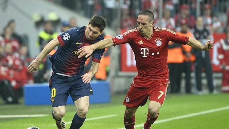 Franck Ribery i Leo Messi w meczu Bayern - Barcelona 