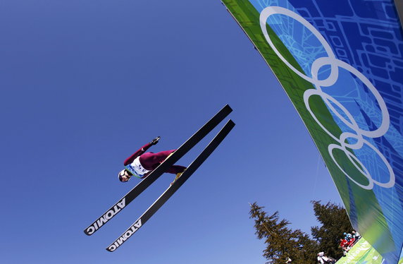 2010-02-19T195207Z_01_OLYKP028_RTRIDSP_3_OLYMPICS-SKI-JUMPING.jpg