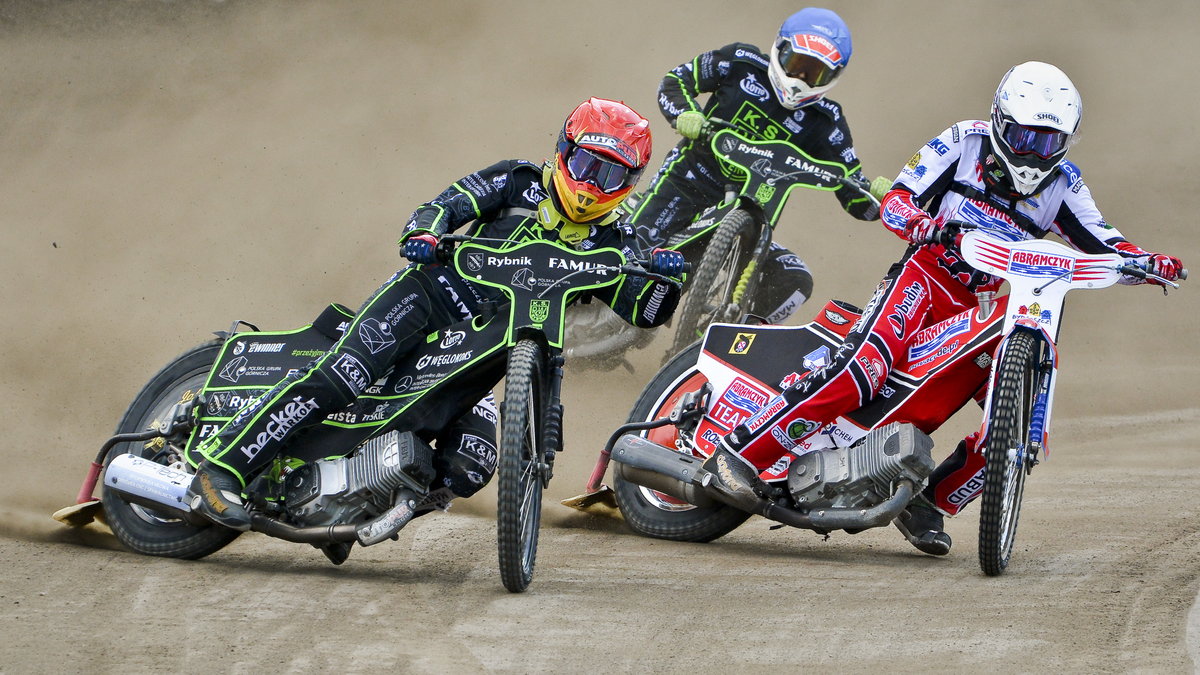 2021.06.06 Rybnik Zuzel eWinner 1.liga Sezon 2021 ROW Rybnik - Abramczyk Polonia Bydgoszcz N/z Mateusz Tudziez (c), Blazej Wypior (n), Wiktor Przyjemski (b) Foto Marcin Bulanda / PressFocus 2021.06.06 Rybnik Speedway Polish eWinner First League Season 2021 ROW Rybnik - Abramczyk Polonia Bydgoszcz Mateusz Tudziez (c), Blazej Wypior (n), Wiktor Przyjemski (b) Credit: Marcin Bulanda / PressFocus