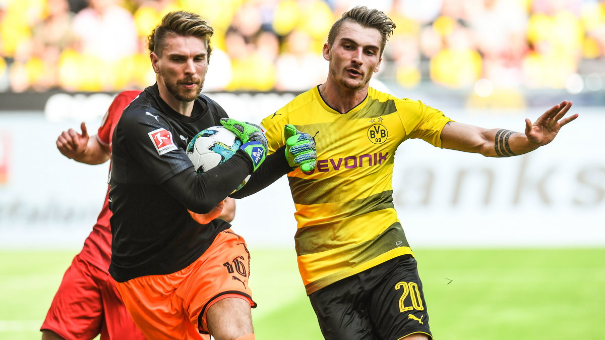 Ron-Robert Zieler (VfB Stuttgart) i Maximilian Philipp (Borussia Dortmund)