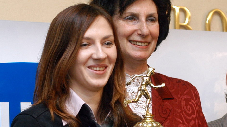 Monika Pyrek w 2004 roku (za nią Irena Szewińska)