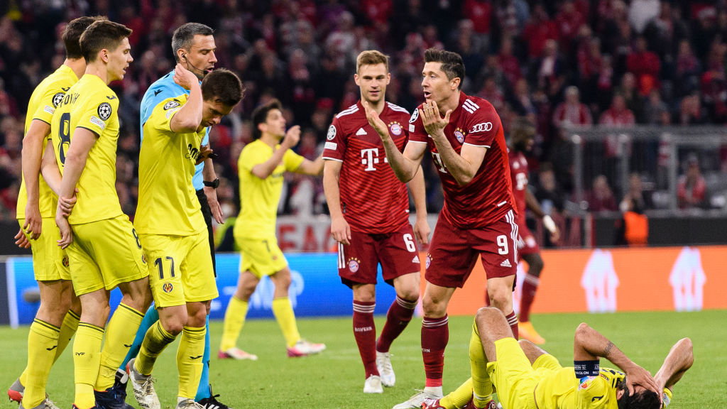 Robert Lewandowski w czasie meczu Bayern - Villarreal w 1/4 finału Ligi Mistrzów