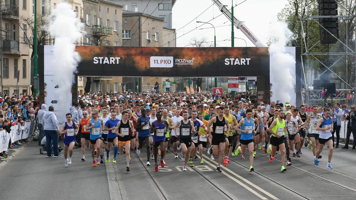 Biegacze na starcie 11. PKO Poznań Półmaratonu