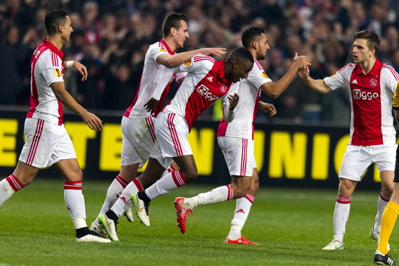 Ajax Amsterdam's Bazoer celebrates scoring a goal with team mates during their Europa League soccer match against Dnipro Dnipropetrovsk in Amsterdam