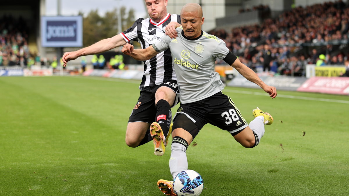 Daizen Maeda w meczu St Mirren - Celtic