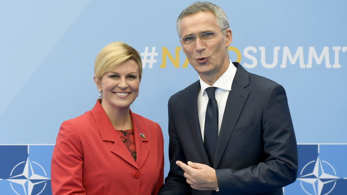 Sekretarz Generalny NATO Jens Stoltenberg (P) i Kolinda Grabar-Kitarović (L)