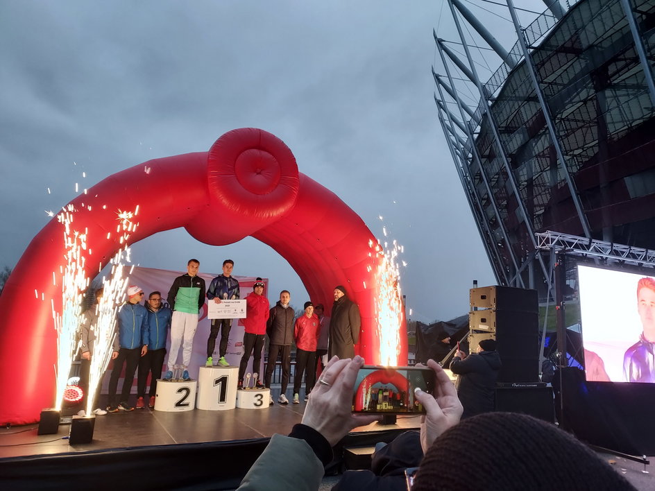 Medaliści mistrzostw Polski w biegu na 5 km na podium