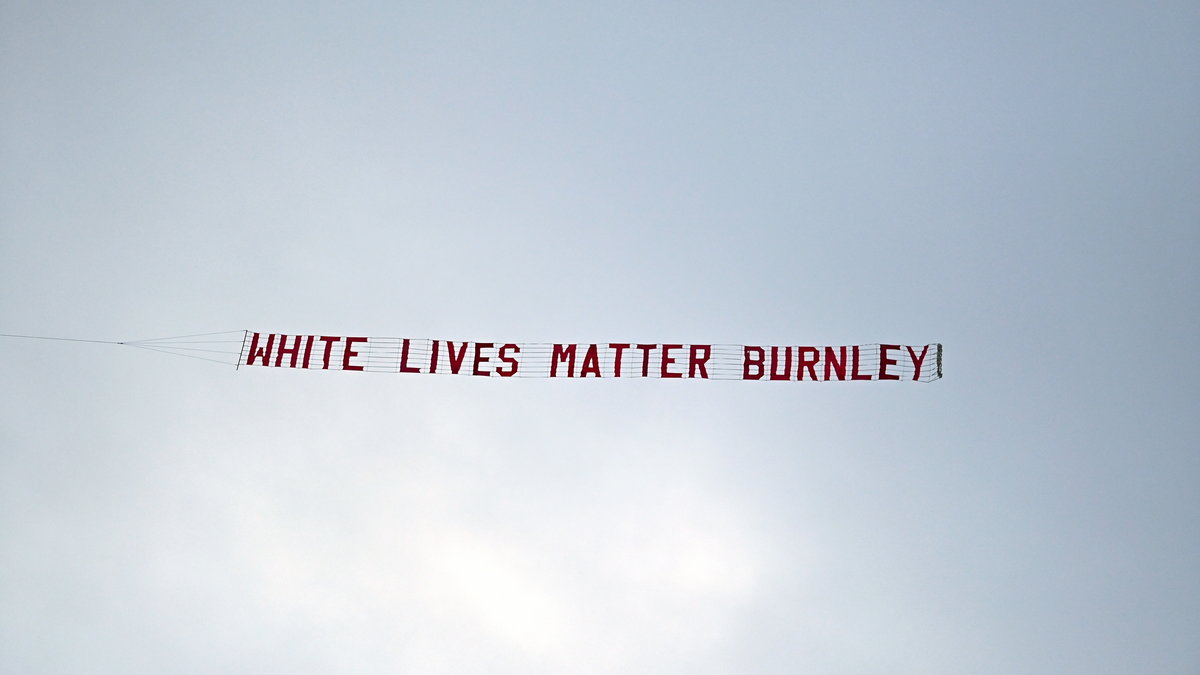 Kibic wynajął samolot i wywiesił rasistowski baner w trakcie meczu Premier League