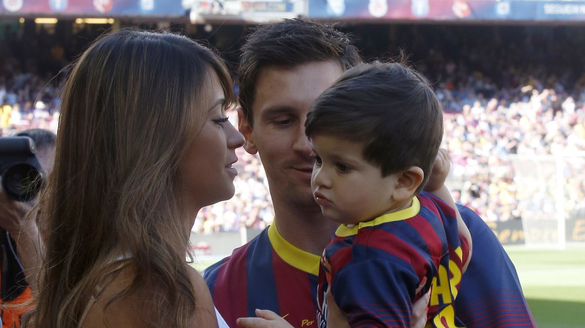 Lionel Messi i Antonella Roccuzzo z synkiem Thiago