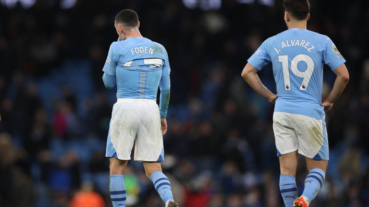 Załamani piłkarze Manchesteru City Phil Foden i Julian Alvarez po meczu z Crystal Palace