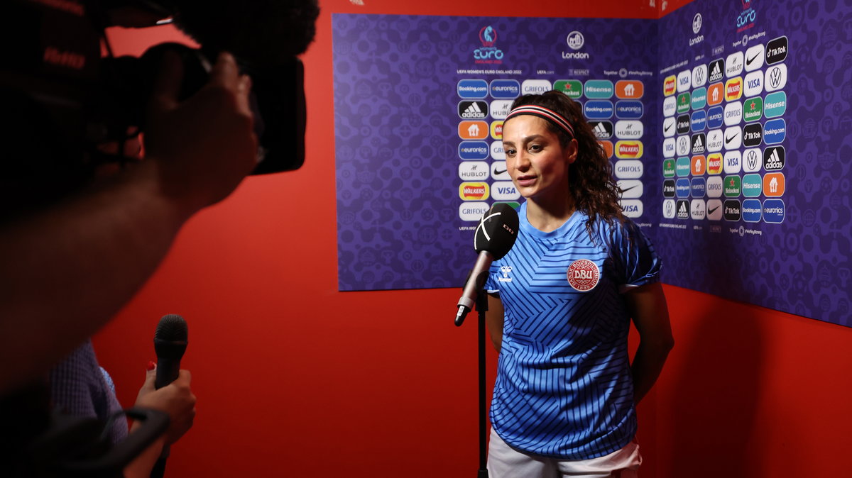 Nadia Nadim udzielająca wywiadu po meczu reprezentacji Danii