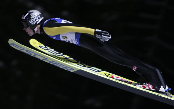 2010-02-03T175924Z_01_VIE59_RTRIDSP_3_SKIJUMPING-GERMANY.jpg