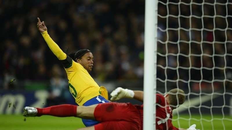 Anglia - Brazylia Ronaldinho Joe Hart