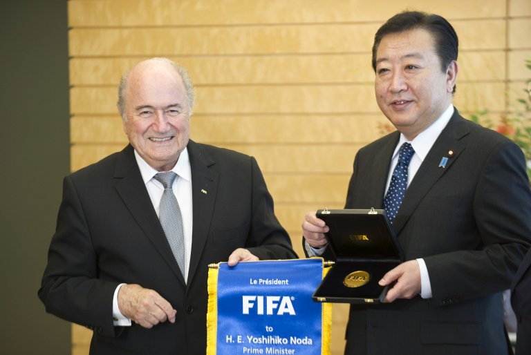 Joseph Blatter (L)