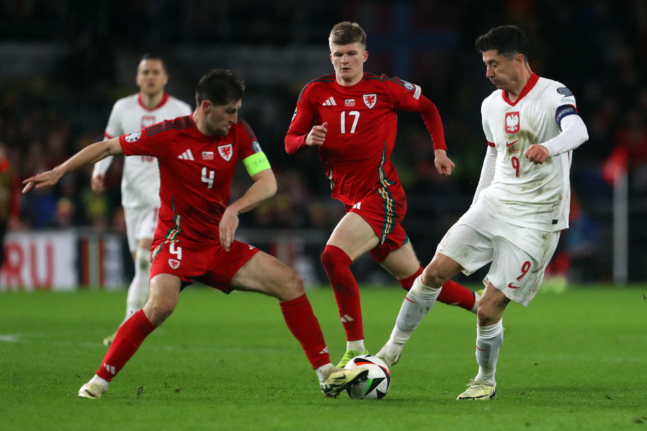 Robert Lewandowski w meczu z Walią w barażach o awans do mistrzostw Europy