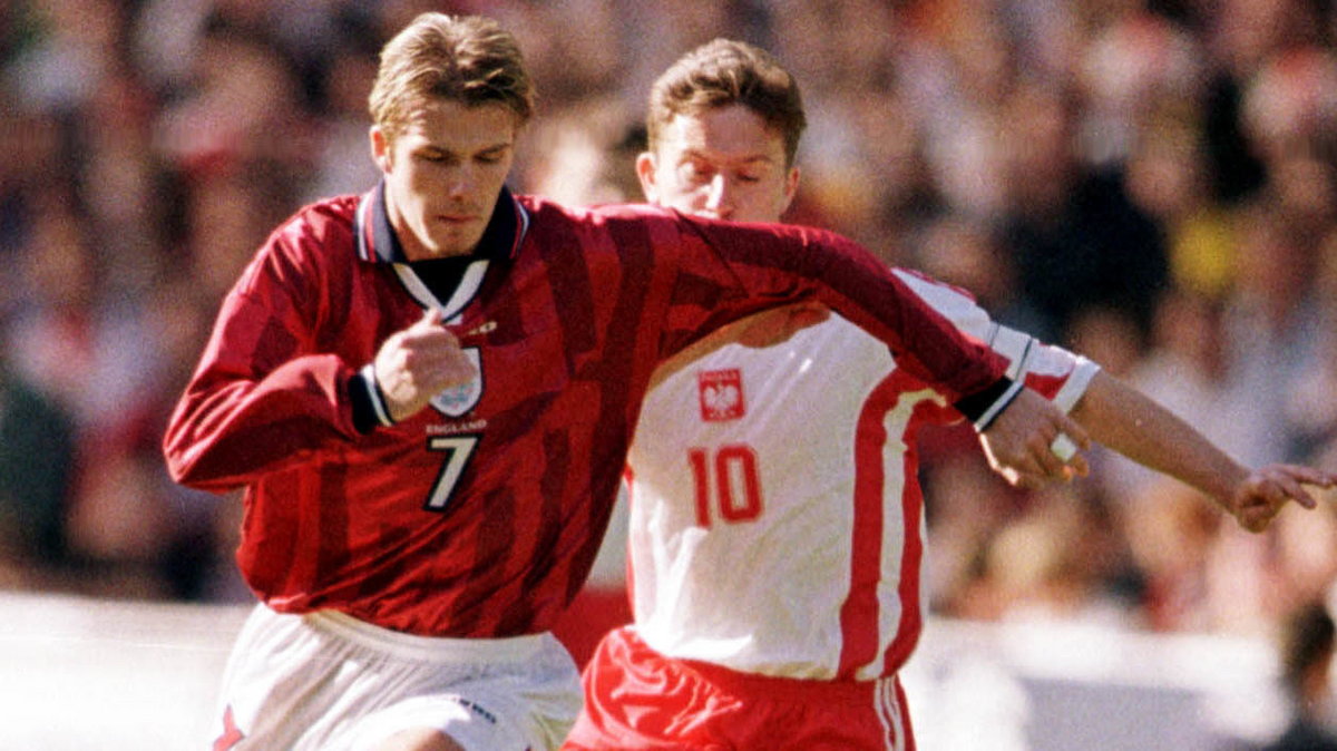 David Beckham i Jerzy Brzęczek w meczu Anglia - Polska w 1999 r.