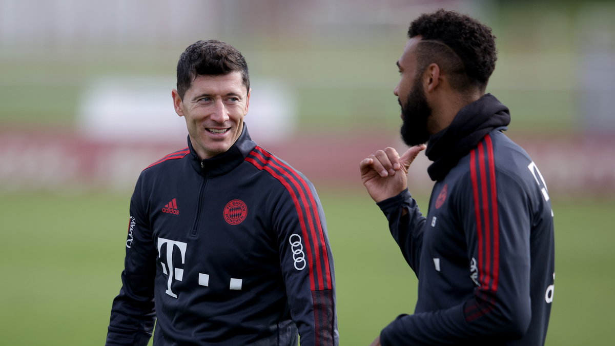 Robert Lewandowski (L) i Eric Maxim Choupo-Moting