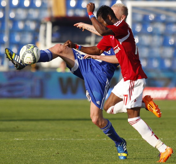 PIŁKA NOŻNA LIGA POLSKA RUCH CHORZÓW WISŁA KRAKÓW (Marek Szyndrowski Wilde Guerrier )