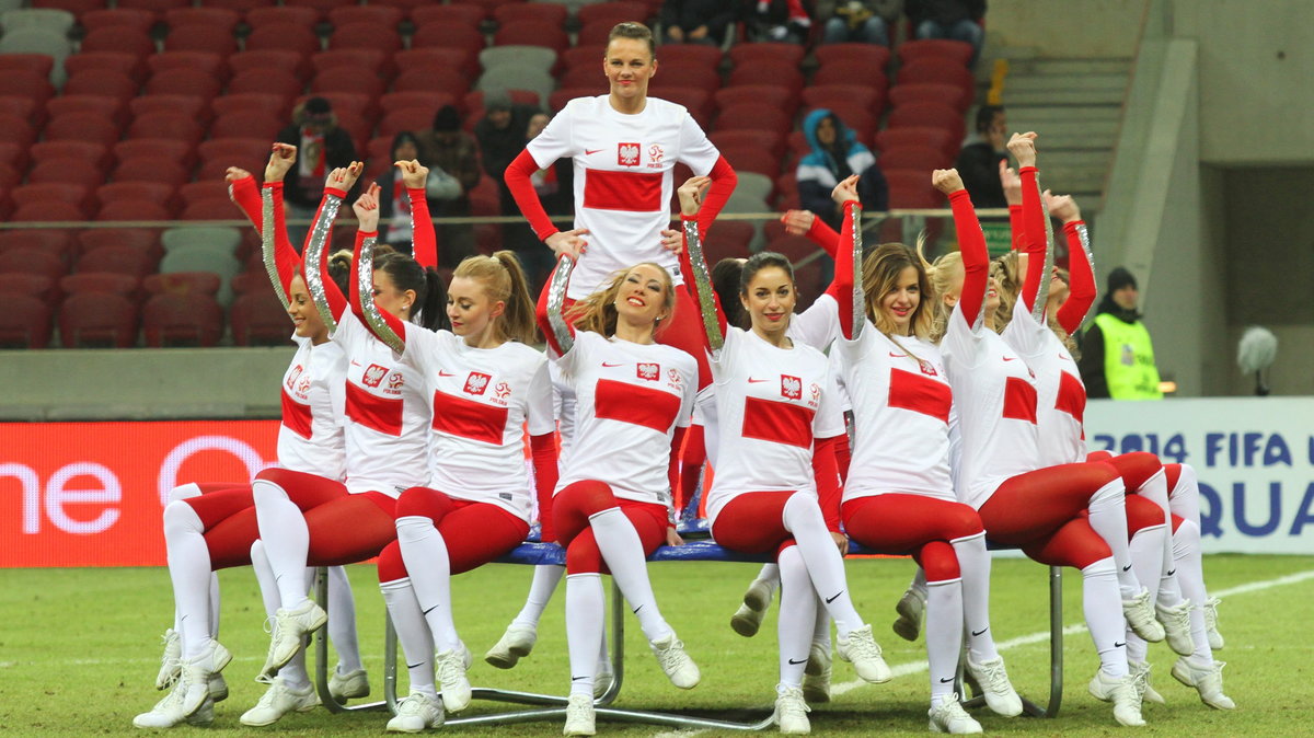 Cheerleaders Gdynia na meczu Polska - San Marino