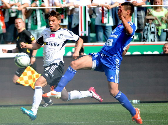 PIŁKARSKA EKSTAKLASA LEGIA KONTRA RUCH ( Bartosz Bereszyński Maciej Sadlok )