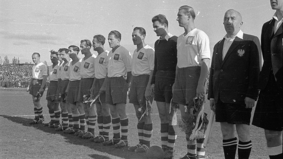 Mecz Polska-Rumunia (0:0) rozegrany na stadionie Związkowego Klubu Sportowego Ruch. 1948 r.