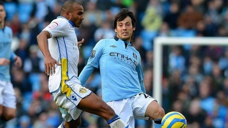 28-letni Silva, bardzo ważny zawodnik dla Manchesteru City, doznał urazu już na początku środowego meczu Pucharu Ligi Angielskiej z Newcastle United (0:2). Badania wykazały możliwe uszkodzenie więzadeł w kolanie.