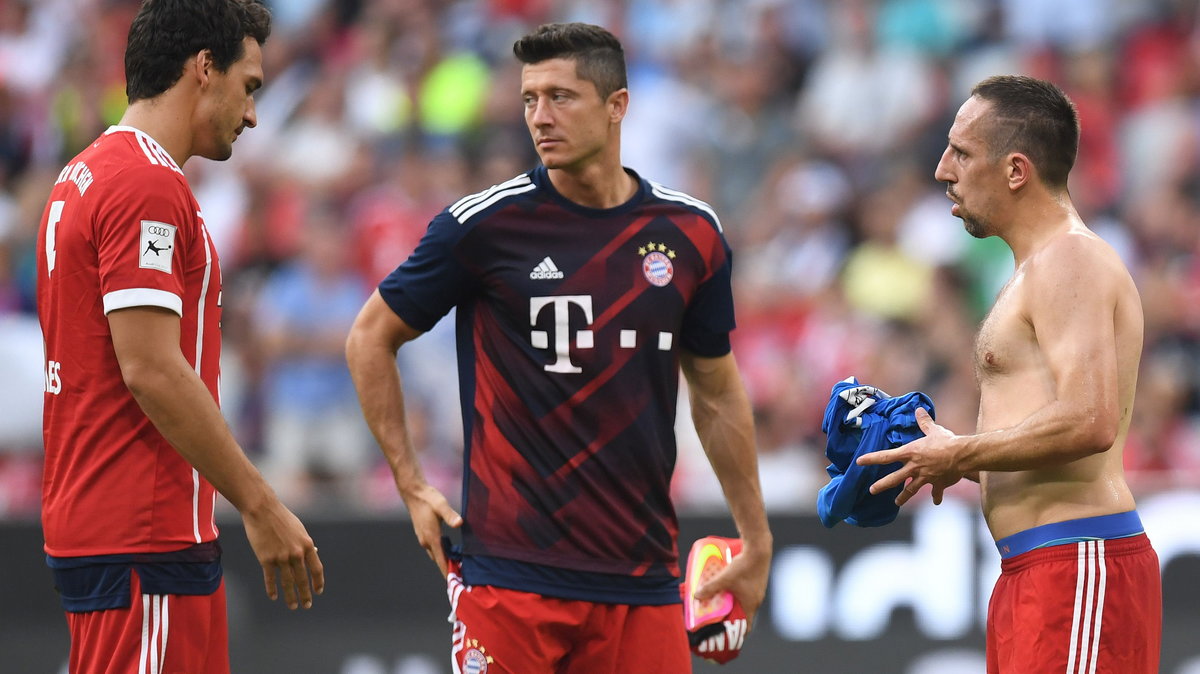 Robert Lewandowski (C), Mats Hummels (L) i Franck Ribery