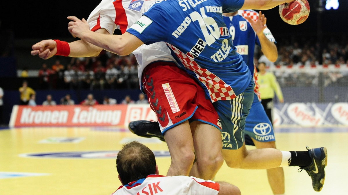 2010-01-30T165757Z_01_MEH12_RTRIDSP_3_HANDBALL-EUROPEAN.jpg