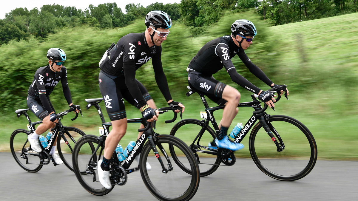 Michał Kwiatkowski (z lewej), Ian Stannard i Chris Froome