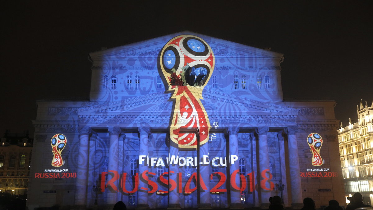 Logo mistrzostw świata piłkarzy 2018 na teatrze Bolszoj w Moskwie