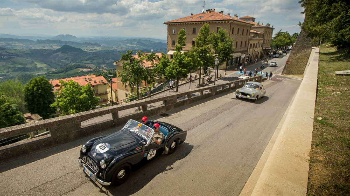 Patron i Cesale prowadzą w Mille Miglia. Perlage Team z przygodami