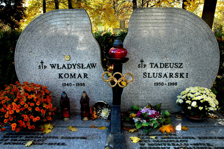 Cmentarz Wojskowy na Powązkach – miejsce spoczynku Władysława Komara i Tadeusza Ślusarskiego