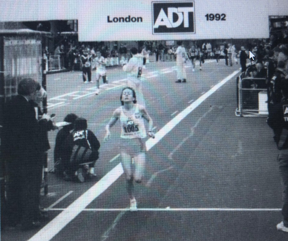 Renata Kokowska druga na mecie Maratonu Londyńskiego (1992)