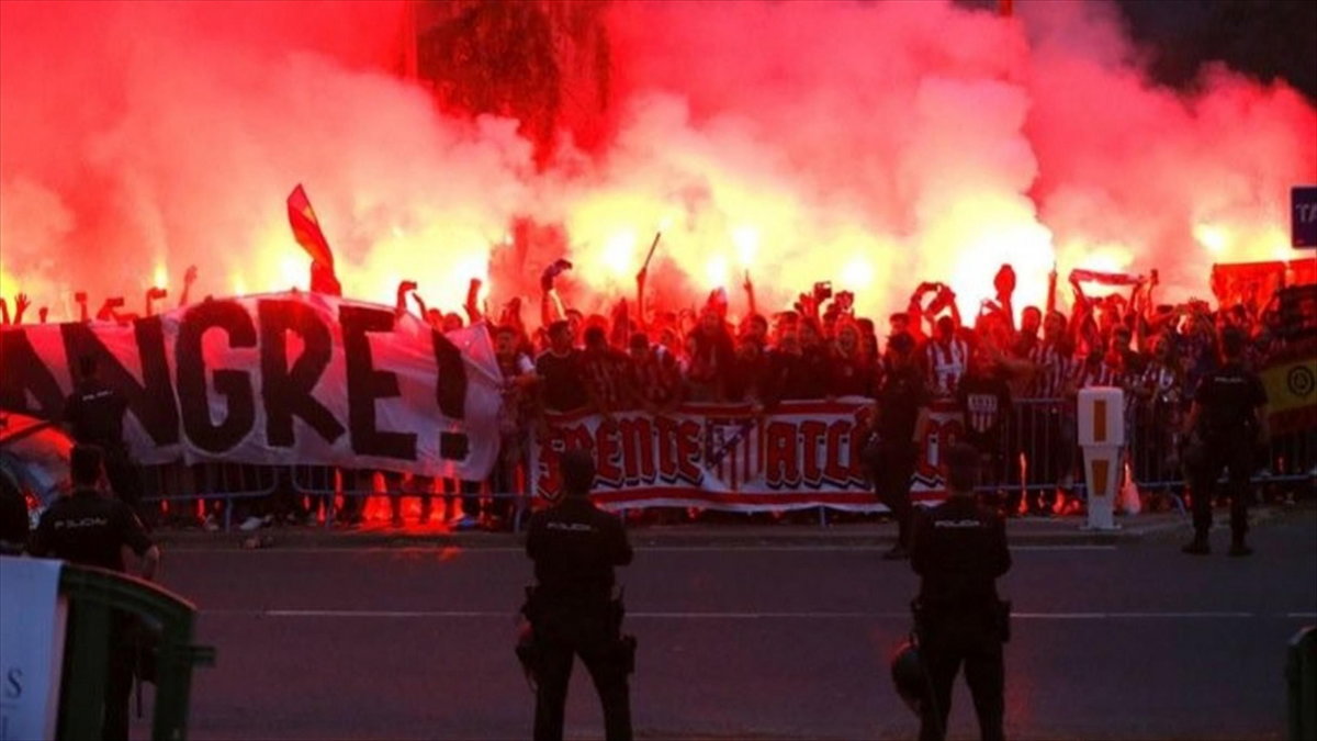 Kibice Atletico Madryt murem za swoją drużyną