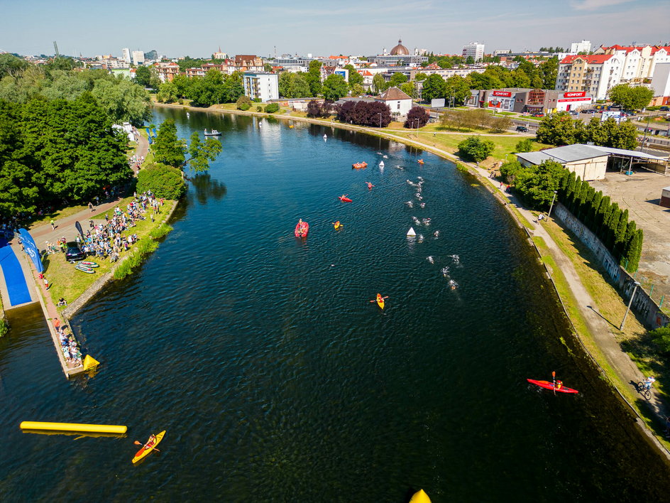 Etap pływania odbywał się na rzece Brda.