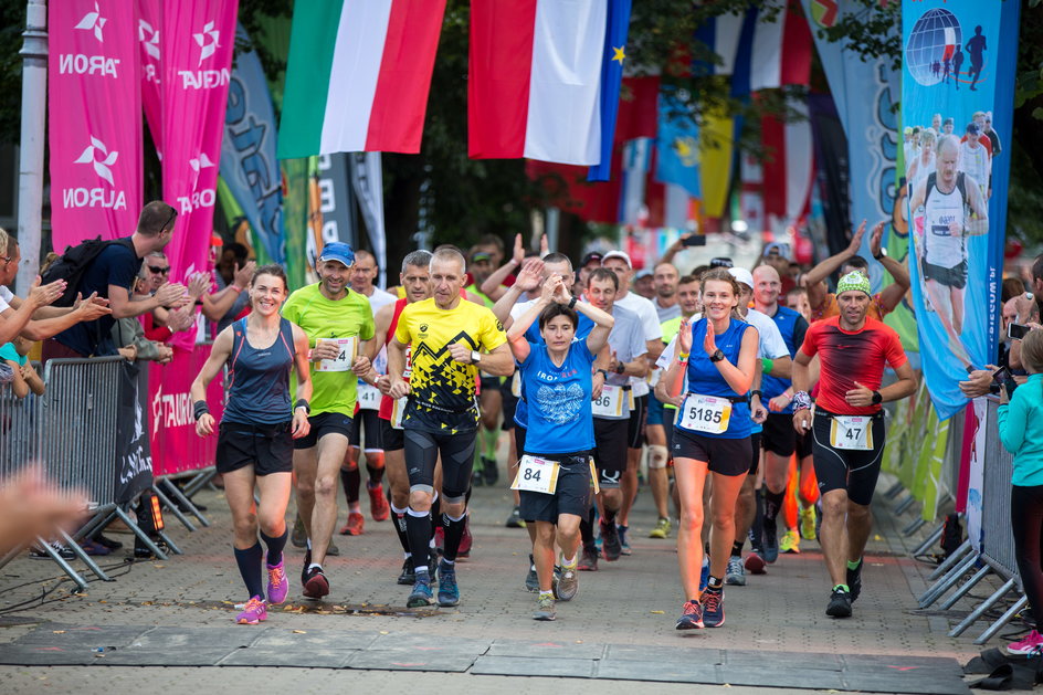 Do morderczej edycji Brubeck Iron Run 2019 w Krynicy zgłosiło się ponad 100 osób. Ukończyło ją 41 uczestników – w tym Małgorzata Rutkowska (z lewej).