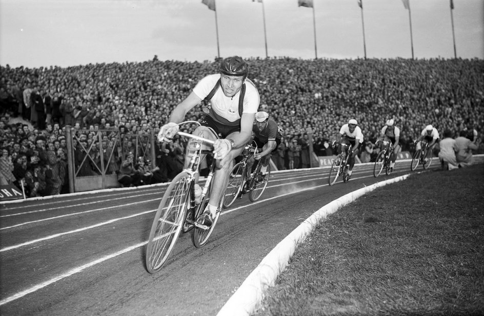 Stanisław Królak wygrał Wyścig Pokoju w 1956 roku. Był pierwszym Polakiem, który tego dokonał.