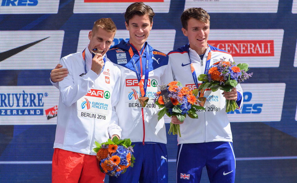 Podium ME w Berlinie na 1500 metrów. Od lewej: Marcin Lewandowski, Jakob Ingebrigtsen, Jake Wightman.