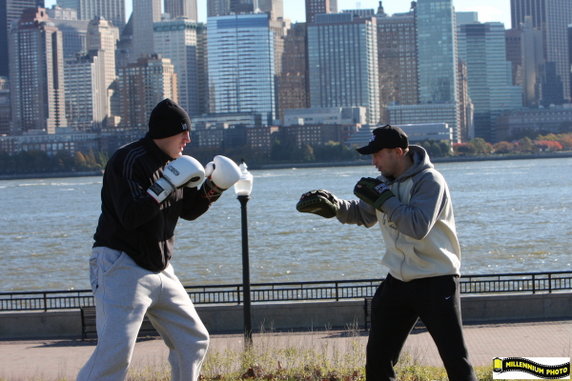 Mariusz Wach (L) trenuje na Manhattanie