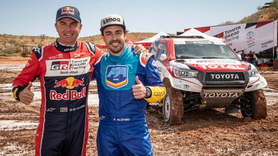 Fernando Alonso testował dakarową Toyotę Hilux