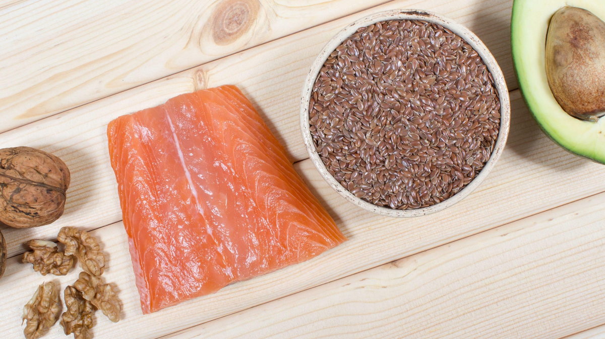 Orzechy, ryby czy nasiona chia, to niezłe źródła kwasów omega 3
