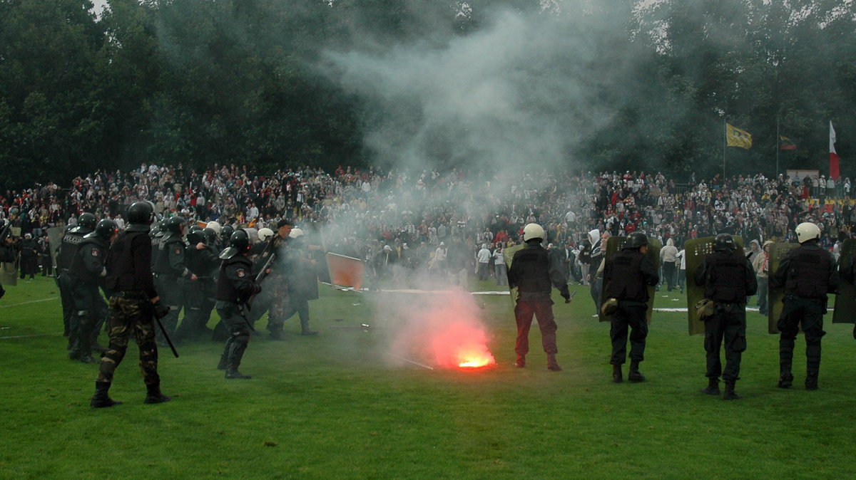 Awantury w Wilnie podczas meczu Vetra - Legia w 2007 r.