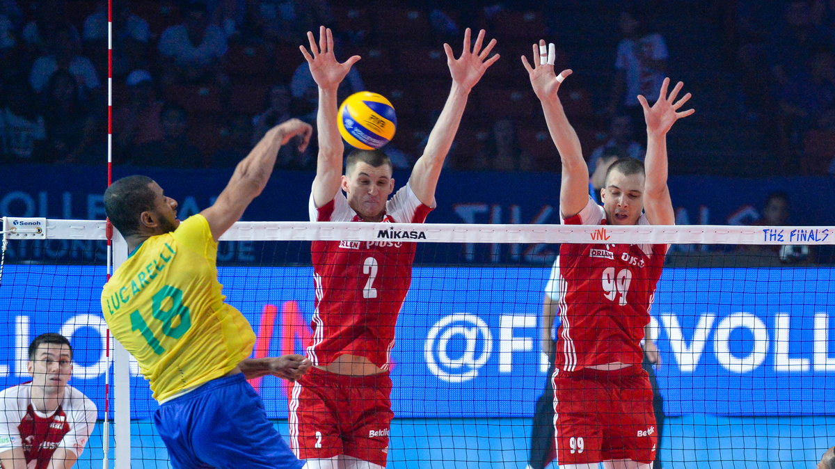 BrazilsRicardoLucarelliSouza18spikestheballasPolandsMaciejMuzaj2andPolandsNorbertHuber99blockduringaVolleyballNationsLeagueFinalsmatchbetweenPolandandBrazilatCreditUnion1ArenainChicagoIllinoisonJuly102019