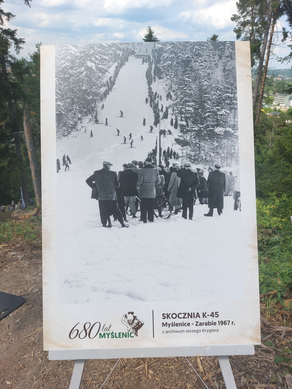 Zdjęcia z zawodów na skoczni w Myślenicach