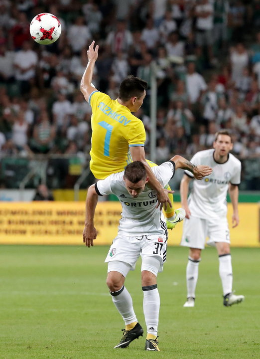 PIŁKA NOŻNA ELIMINACJE LM LEGIA WARSZAWA FK ASTANA (Krzysztof Mączyński Serikzhan Muzhikov)