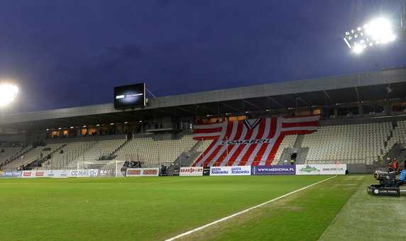 PIŁKARSKA EKSTRAKLASA CRACOVIA KONTRA JAGIELLONIA  (pusty sektor kibiców Cracovii)