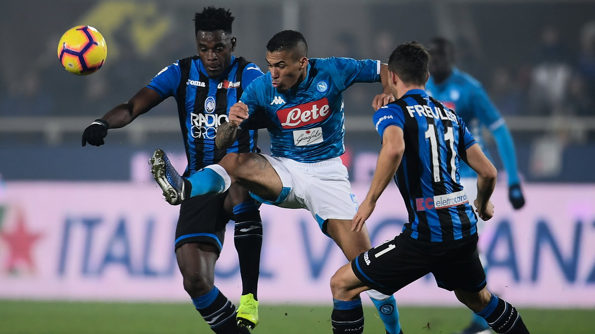 Allan oraz Duvan Zapata i Remo Freuler w meczu SSC Napoli - Atalanta Bergamo