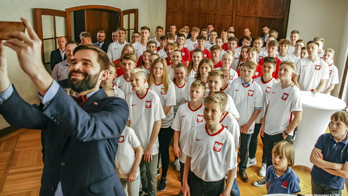 Konsul RP w Kolonii Jakub Wawrzyniak z nadziejami polskiej piłki