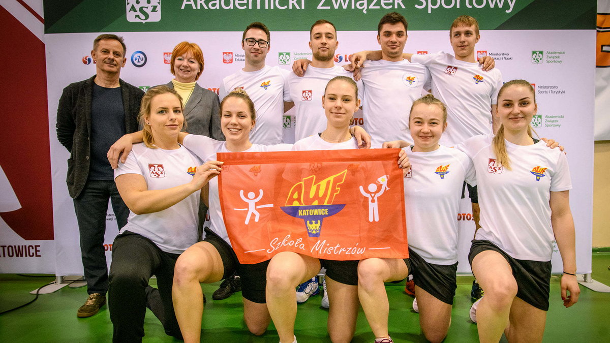 Oto reprezentacja Akademii Wychowania Fizycznego w Katowicach, która zwyciężyła podczas AMP w badmintonie.