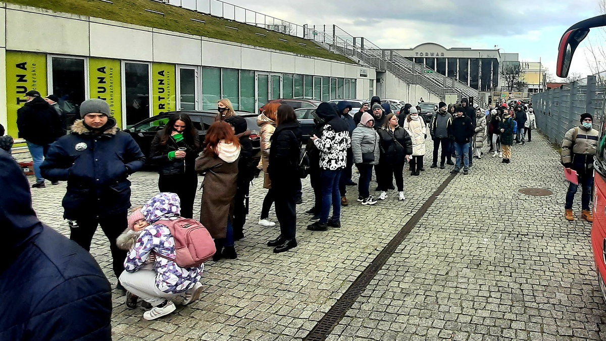 Kolejka przed stadionem Legii Warszawa